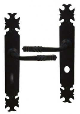 Poignée de porte intérieure rustique en style fer forgé laqué noir sur  plaque Conda/Déconda entraxe 195 mm, ARMORIQUE